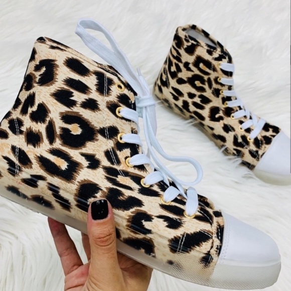 NWT Unique & Chic Leopard Print High Top Sneakers - Picture 2 of 15